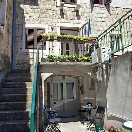 Old Town Nina 1 شقة