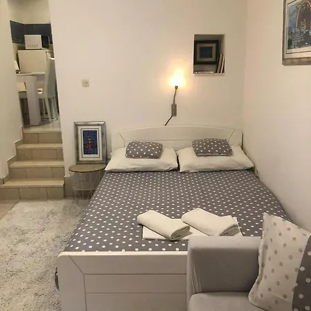 Old Town Nina 1 Split