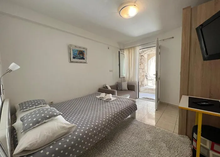 Apartment Old Town Nina 1 *