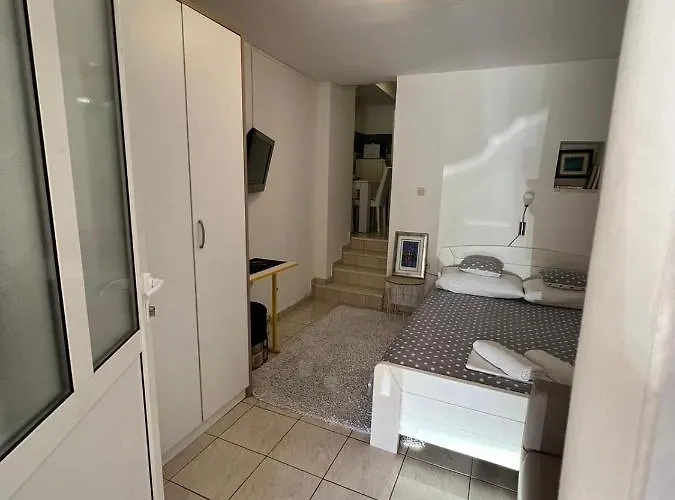 Apartment Old Town Nina 1 *